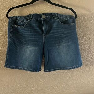 Stretch band denim shorts